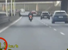 Rażące przekroczenie prędkości na trasie S8 – motocyklista zatrzymany przez policjantów Wydziału Ruchu Drogowego KPP Pruszków