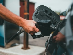 Bruksela studzi oczekiwania. Obniżka VAT na paliwa nielegalna