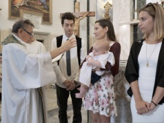 Czy można przestać być chrzestnym? Duchowni nie mają wątpliwości: Nie każdy zasługuje na tę rolę