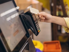 Weekend z niedzielą handlową a banki szykują utrudnienia