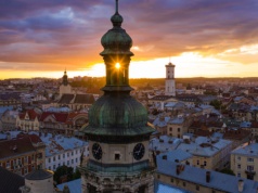 Ukraina żąda wykluczenia Rosji z Biennale w Wenecji po ataku na zabytkowy Lwów