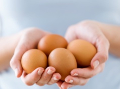Przez lata straszono jajkami. Dziś wiadomo, kto naprawdę powinien uważać