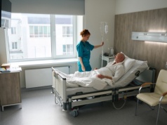 Pacjenci utknęli w szpitalach. W większości województw tworzą się już kolejki