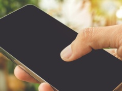 Jeden błąd i stracisz dane. Tak przywracaj ustawienia fabryczne w telefonie