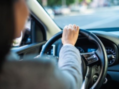 Auto traci płynność i zaczyna szarpać. Oto 7 najczęstszych przyczyn, które łatwo przeoczyć