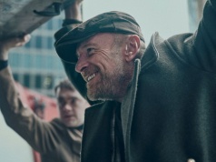 Niedosyt po "Peaky Blinders"? Łapcie serial, który wypełni lukę po Shelbych