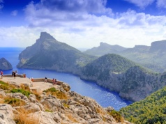 Majorka w wiosennym wydaniu 🤩🔥 Loty z Warszawy i noclegi z basenem za 763 PLN 🏖️