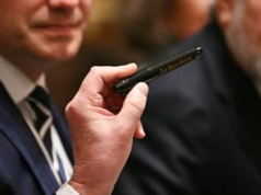 Jak kulawy Kaczor Donald napadł na Iran i podpalił świat