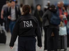 Donald Trump nakazał wypłatę pensji funkcjonariuszom TSA. Recepta na rekordowo długie kolejki