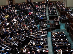 Sejm i Senat za obniżeniem cen paliw. Prezydent podpisał ustawy