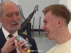 Antoni Macierewicz zaskoczony w Sejmie przez dziennikarza. "No, no!"