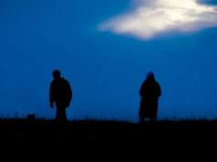 Polacy idą 100 km w nocy. To nie jest zwykła droga krzyżowa