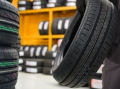 Test opon letnich 195/55 R16. Chińskie opony zaskoczyły wynikami