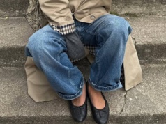 Modelujące i wygodne - Gym Glamour jeansy zalewają ulice. Modne dzwony też w Sinsay