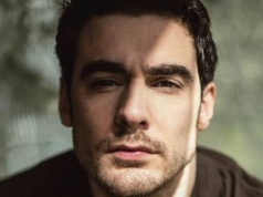 Implant zmienił jego życie w koszmar. 42-letni aktor chce się poddać eutanazji