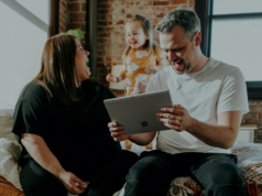 Praca zdalna zwiększa szanse na dziecko. Eksperci mówią o ratunku dla demografii