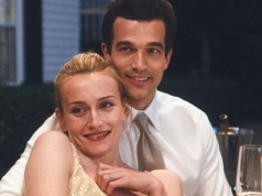 Ten serial to pomyłka. "Przystojny i  nawet podobny do Kennedy’ego Jr. i nic ponad to"