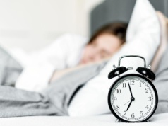 Zmiana czasu. Co z wynagrodzeniem za krótszy dzień pracy?