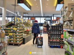 Kolejki i stres przed świętami. Coraz więcej osób wybiera jedno rozwiązanie