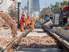 Tramwajowa Warszawa w kawałkach. Czy miliony wydane na inwestycje przyniosą pasażerom realną ulgę?