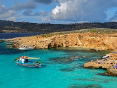 Rajska laguna w Europie. Turkusowa woda i tanie loty z Polski