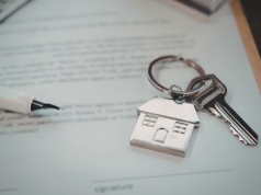 Mieszkają latami bez płacenia i nie można ich usunąć. Zbliża się koniec patologii na rynku najmu