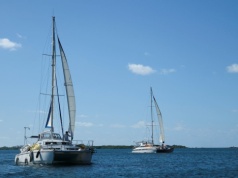 Odnaleziono zaginione katamarany. Media: Na pokładzie są Polacy