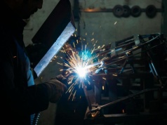 Zwrot polskiego przemysłu. Już połowa firm metalowych chce produkować dla armii