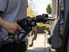 Republikański kongresman domaga się od władz Illinois zawieszenia stanowego podatku od paliwa