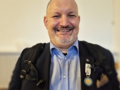 Radosław Potrac, Nauczyciel Roku 2023, odebrał Order Uśmiechu. Został pasowany na 1096 kawalera tego najsłoneczniejszego z odznaczeń, bo przyznawanego przez dzieci. Podniosła uroczystość w siedzibie ZNP