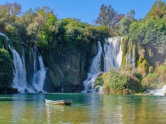 Nazywają je "bałkańską Niagarą". Z Polski dojedziesz do tych wodospadów samochodem