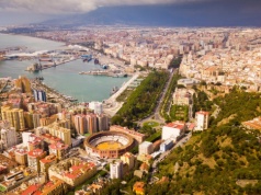 Gdzie jechać tanio w Europie? Ten nadmorski kurort bije rekordy popularności. Tu portfel nie ucierpi