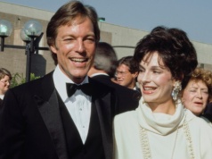 "Nie znosiłem samego siebie". Richard Chamberlain ukrywał orientację prawie 70 lat