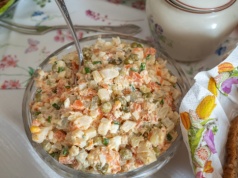 To najlepszy groszek do sałatki jarzynowej. Wcale nie chodzi o konserwowy