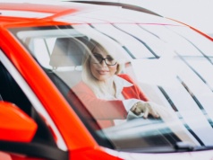 Raport AAA Auto: Najszybciej sprzedają się samochody żółte, czerwone i zielone