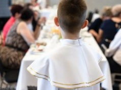 Pierwsze komunie drenują portfele. Tyle chcą za talerzyk