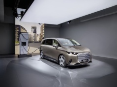 Koniec z nudą w busach! Nowy elektryczny Mercedes VLE oferuje ekran 8K i zasięg 700 km