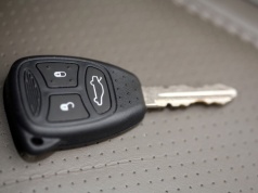 Przyłóż kluczyk do skroni i kliknij. Na efekty nie musisz długo czekać