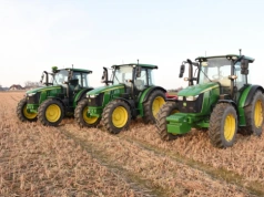 Trzy identyczne ciągniki? Tylko z pozoru