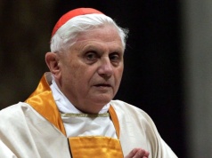 Kard. Filoni: Kościół wciąż potrzebuje Benedykta XVI