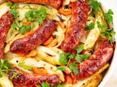 Biała kiełbasa pieczona z ziemniakami