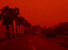 Niebo nagle zrobiło się czerwone. Niezwykłe zdjęcia z europejskiej wyspy