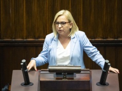 Tuż po świętach Henning-Kloska straci tekę ministra?! Wieści są dla niej szalenie ni…