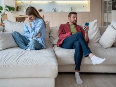 „Nie miał gdzie się podziać, więc mówił, że chce wrócić. Potajemnie remontował mieszkanie dla siebie i kochanki”. Rozwód z narcyzem to podstępny bój o wszystko