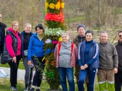 W Goliszowie stanęły wielkanocne palmy wykonane przez mieszkańców