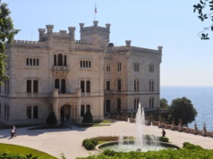 Najpiękniejszy zamek nad Adriatykiem. Słynie z mrocznej legendy