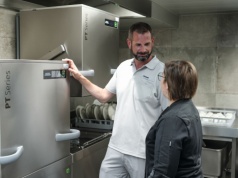 Kontrola sanitarna w gastronomii. Najczęstsze błędy początkujących restauratorów