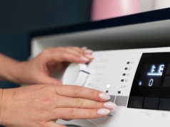 Te nawyki skracają żywotność pralki. Oto jak robić pranie, aby służyła przez długie lata