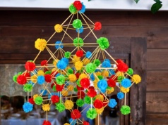 Ludowa dekoracja o symbolicznym znaczeniu. Czym jest pająk wielkanocny?