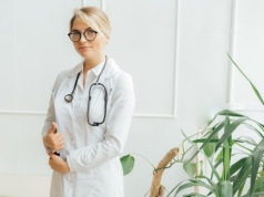 Dobrostan lekarzy w Polsce – raport ujawnia skalę przeciążenia i agresji wobec medyków